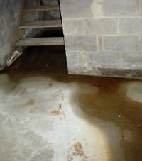Flooding floor cracks by a hatchway door